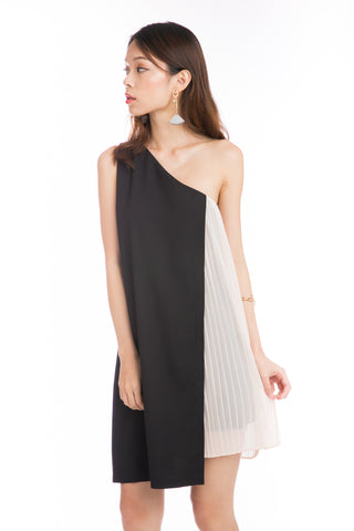 Alyia Toga Pleated Dress in Black